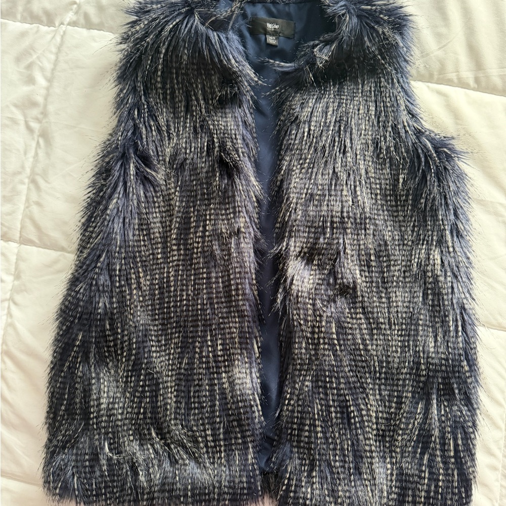 Mossimo Faux Fur Vest in blue and ivory